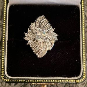 Solid sterling silver NEW! Size 7 moissanite ring